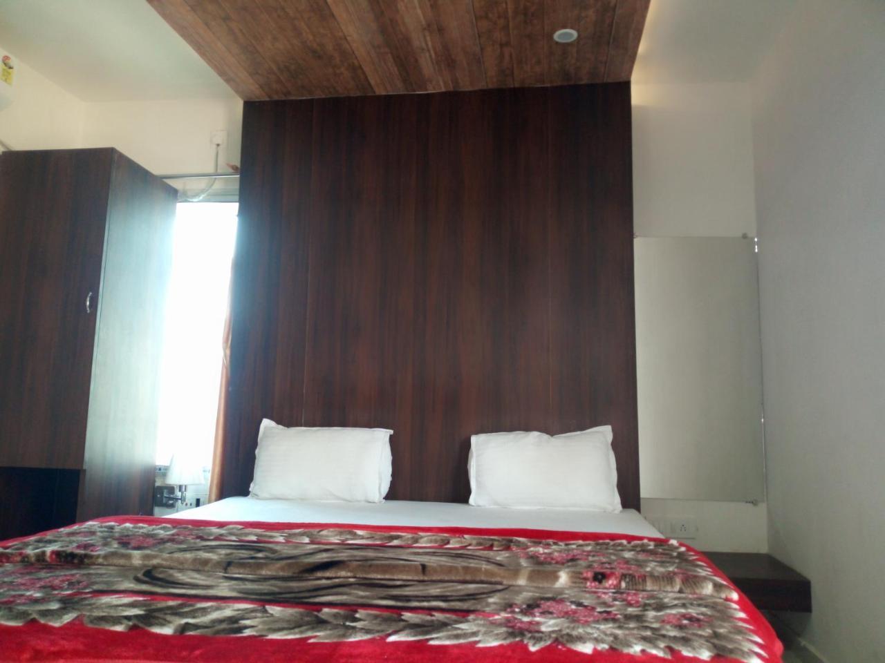 דאוגהאר Hotel Rudraksha Inn מראה חיצוני תמונה